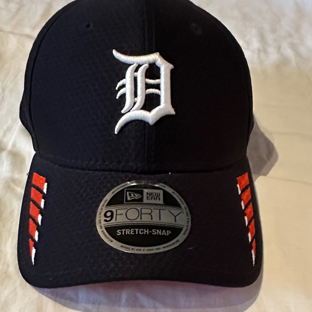 NWT-Detroit Tigers New Era Navy and Orange 9FORTY Cap